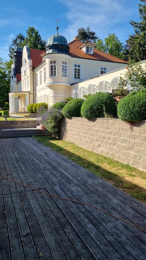 Chateau Radvanov Pension Mlada Vozice Exterior foto